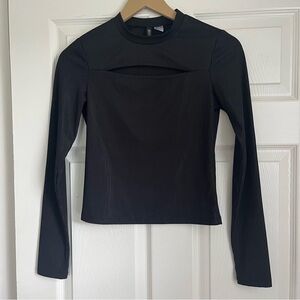 Divided by H&M Black Long Sleeve Women's Tee Cutout Front Size Small